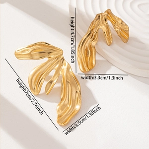 Detailed size specifications for abstract gold metal leaf earrings in cm and inches