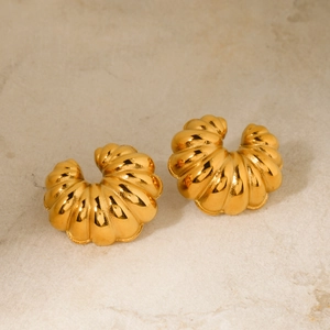 Classic 18k gold plated stainless steel croissant hoop earrings in French retro style