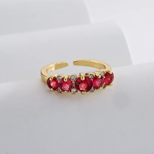 Luxurious 18K gold plated heart ring with red zircons and sparkling crystals