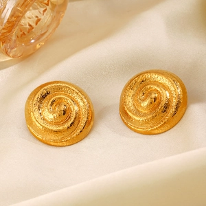 Boucles d'oreilles spirales en acier inoxydable doré avec une finition texturée vintage