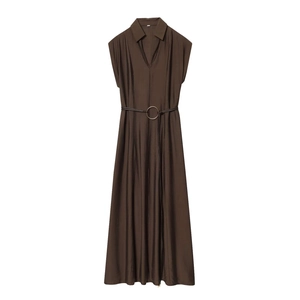Élégante robe maxi sans manches marron foncé avec col à revers et ceinture à boucle ronde