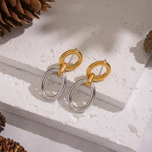 Boucles d'oreilles ovales entrelacées minimalistes en acier poli doré et argenté mat