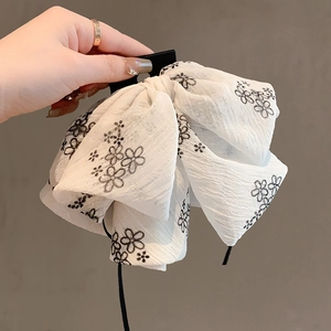 Pince à cheveux vintage française avec nœud floral en tissu blanc élégant et imprimé noir