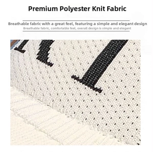 Detailopname van ademende witte polyester gebreide stof met sportieve zwarte patronen