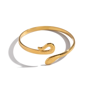 Bracelet jonc serpent ouvert en acier inoxydable plaqué or 18 carats avec texture
