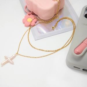Collier doré double couche avec pendentif unique en perle baroque en forme de croix