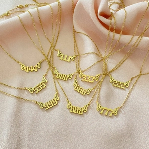 Collier Chiffre Ange Ailes Papillon Acier Inoxydable Plqué Or 18K Pendentif Chance Bijoux Femmes Style Vintage
