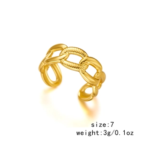 Close-up of gold chain link ring showing size 7 measurements and weight details