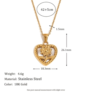 Collier en acier inoxydable plaqué or 18 carats avec pendentif cœur et tournesol