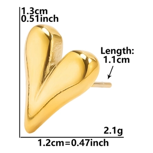 Detailed size chart of gold heart stud earrings showing 1.3cm height and 2.1g weight