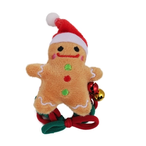 Détail d'un élastique bonhomme de pain d'épices avec tissu peluche et grelot doré