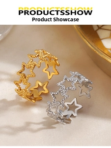 Detailansicht der hohlen Sternringe in Gold und Silber mit mattierter Oberfläche