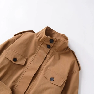 Veste utilitaire kaki décontractée avec col montant et épaulettes pour un style extérieur