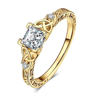 Luxury gold ring with princess cut zircon and intricate celtic knot镂空 detailing