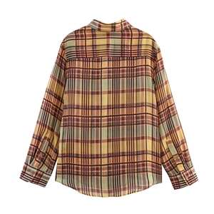 Chemise à carreaux jaune classique pour femme avec un design décontracté vintage à manches