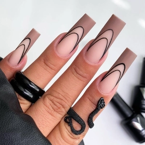 Unghie Finte Francesi Lunghe Coffin Press On Opache Sfumate Nude Marrone Linee Geometriche Per Donna