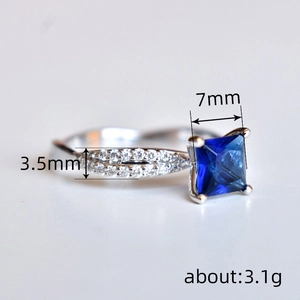 Δαχτυλίδι με βασιλικό μπλε λίθο princess cut και διπλή σειρά micro-pave ασήμι