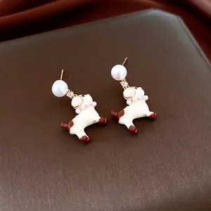 Boucles d'oreilles chiot en émail avec perles et zircon, design de luxe crème et marron