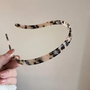 Detailed view of the leopard print tortoiseshell pattern on this slim acetate headband