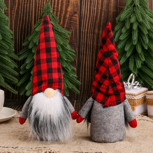 Red and black plaid Christmas gnomes plush dolls set with grey felt and pine cones décor