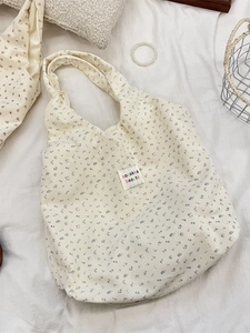 Sac fourre-tout en velours côtelé beige avec motifs floraux mauves et bandoulière