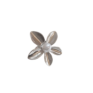 Minimalist silver flower ring with central pearl and polished metal petals