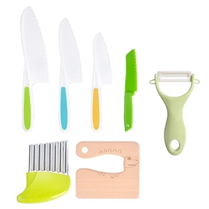 7-piece colorful plastic kids kitchen safety knife set with a wooden crocodile cutting board