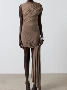 Slim fit caramel sleeveless dress with crew neck and all-over ruched pleats