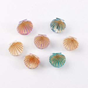 Set mit 7 bunten Mini-Haarklammern in Muschelform mit Goldstreifen und Farbverlauf