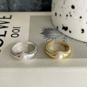 Minimalist S925 sterling silver wavy open rings with elegant white pearls in gold and silver
