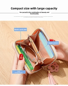 Détails intérieurs du portefeuille rose avec pochette à monnaie zippée et fentes pour cartes