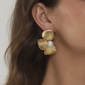Flower Artificial Pearl Stud Earrings For Women 304 Stainless Steel PVD Gold Plated Shell Texture Elegant Hypoallergenic Jewelry