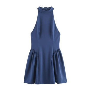 Robe courte dos nu bleu marine sans manches avec silhouette trapèze et plis sur les côtés