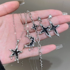 Zilveren en zwarte punk sieradenset met vloeibare lava ster maan hanger en oorbellen