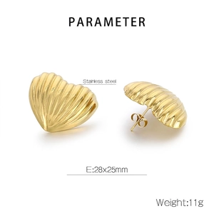 Detailed view of 18K gold plated heart earrings with ribbed texture and 28x25mm dimensions