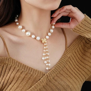 Artificial Pearl Tassel Necklace With Golden Four-Leaf Clover Alloy Pendant For Women Retro Elegant Jewelry Accessory