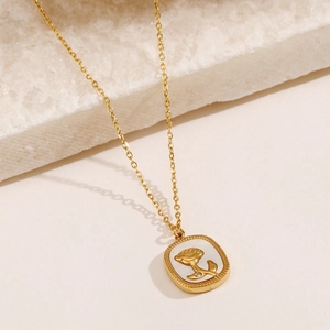 Élégant collier pendentif rose plaqué or 18 carats avec nacre sur fond de pierre