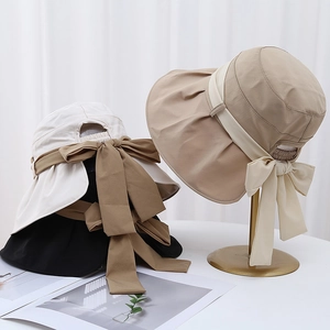 Chapeaux de soleil femme à large bord avec nœuds élégants en coloris kaki, blanc et noir