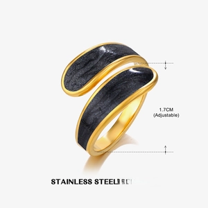 Detail view of adjustable gold-plated stainless steel ring with black marble texture