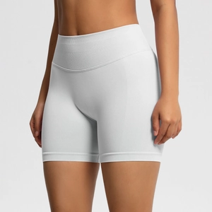 Détail du short de fitness sans couture à taille haute avec ceinture de compression côtelée