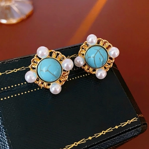 Vintage gold stud earrings with turquoise stones and pearls in luxury baroque style