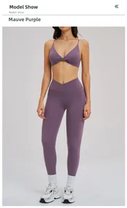 Dettaglio dei leggings yoga a vita alta a V e reggiseno incrociato viola polvere