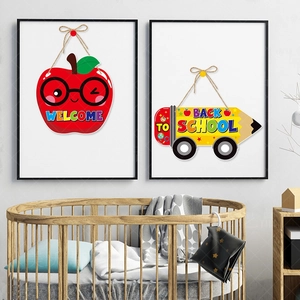 Holz-Türhänger zur Einschulung mit Apfel- und Schulbus-Bleistift-Motiven im Set