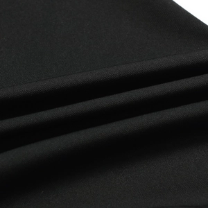 Vue macro détaillée de la texture du tissu noir tricoté avec effet plissé élégant