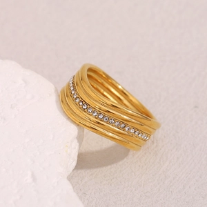 Anello multistrato ritorto in acciaio inossidabile placcato oro 18K con micro cristalli