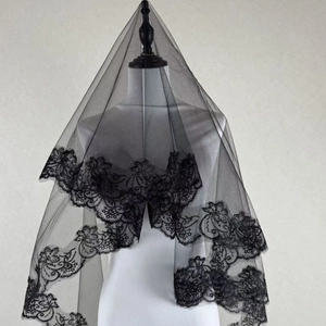 Elegant 3m black single layer bridal veil with intricate floral lace trim on a mannequin