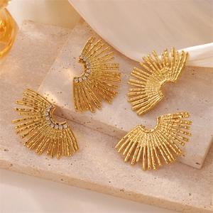 Fashionable gold sunflower earrings in stainless steel with textured hammer finish