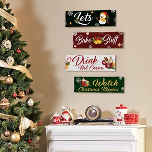 4er-Set Weihnachts-Holzschilder mit festlichen Sprüchen und Schneemann-Motiven an der Wand