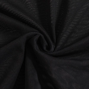 Gros plan du tissu en maille noire respirante pour l'ensemble deux pièces transparent