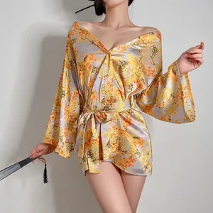 Sexy gelber Kimono-Morgenmantel aus Satin mit Blumenmuster und Gürtel für Damen